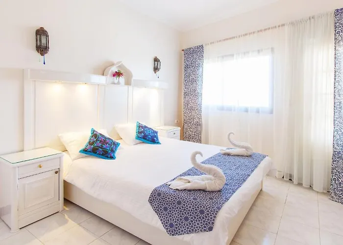 Coral Coast 3*